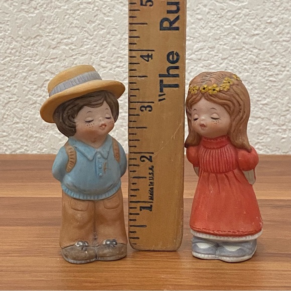 Pair of Vintage 1979 LUCY RIGG Adorable Kissing Boy & Girl Figurine Kitsch - Picture 8 of 15